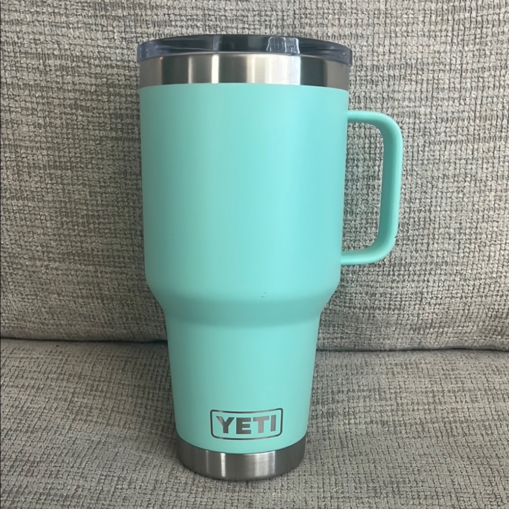 YETI 30oz Rambler with twist off lid